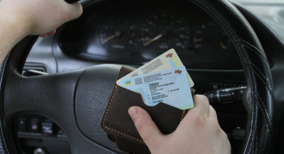 Ukrainians allowed to receive a driver's license by mail