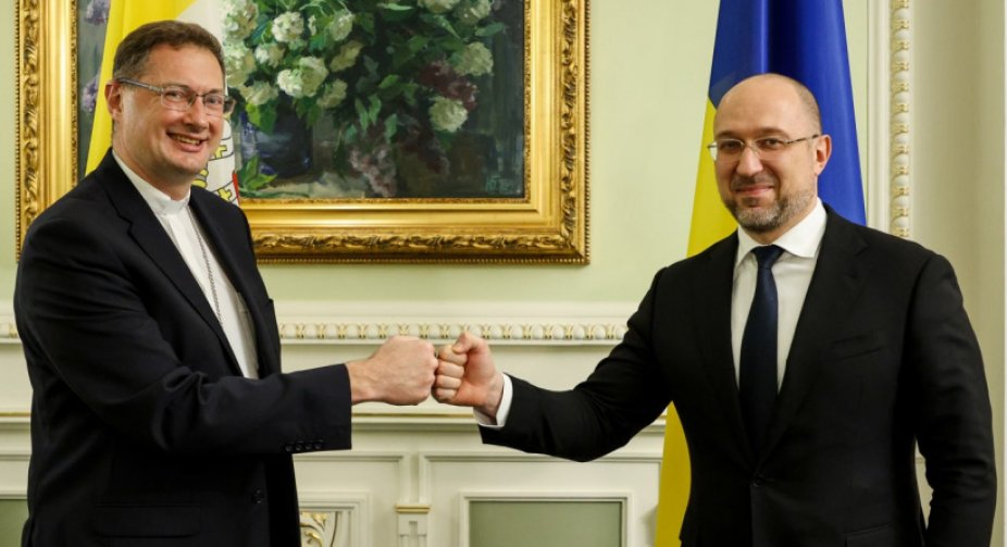 Зустріч Дениса Шмигаля з Апостольським Нунцієм в Україні Вісвалдасом Кулбокасом