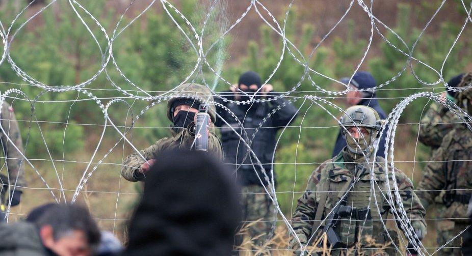 На білоруському кордоні група мігрантів прорвалася до Польщі