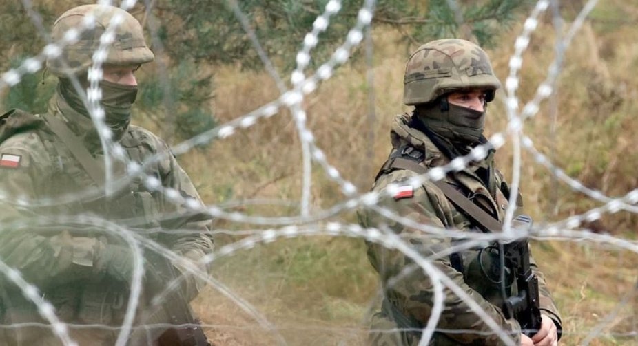 Білоруські солдати розбили прикордонну огорожу Польщі для прориву мігрантів