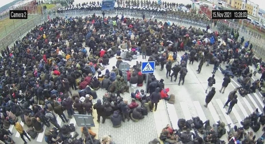 Мігранти прорвалися до польського КПП «Кузня»