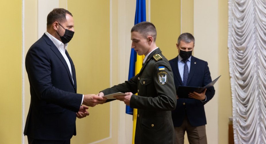 В Офісі Президента відбулося вручення ордерів на квартири учасникам бойових дій і родинам загиблих військових