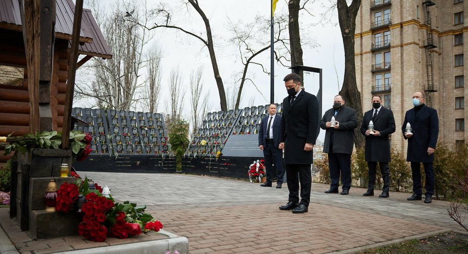 Зеленський вшанував пам'ять загиблих активістів Майдану