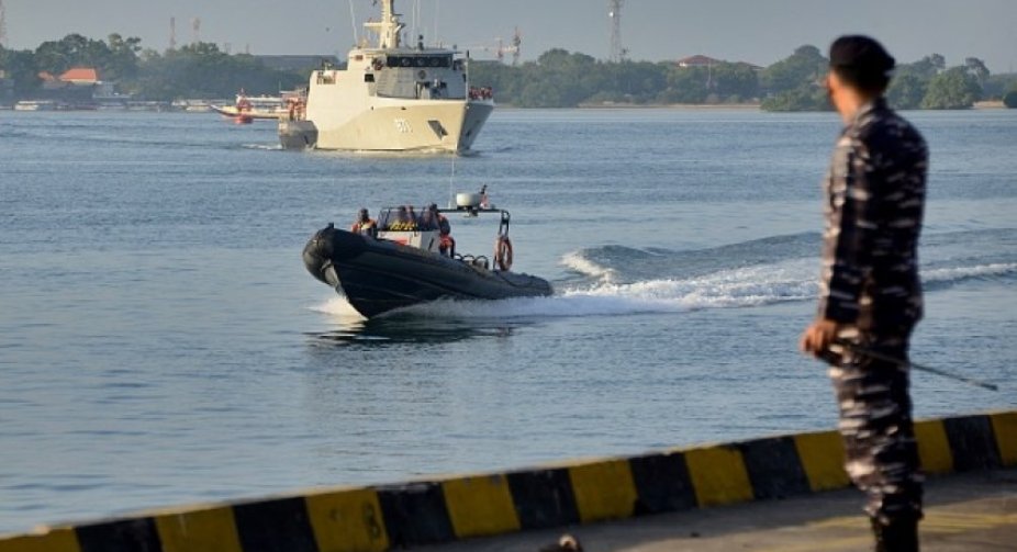 Russia begins to move troops to Crimea - Bloomberg
