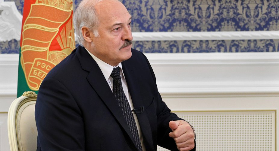 "We'll do as you want": Lukashenko came to a migrant camp near the border with Poland