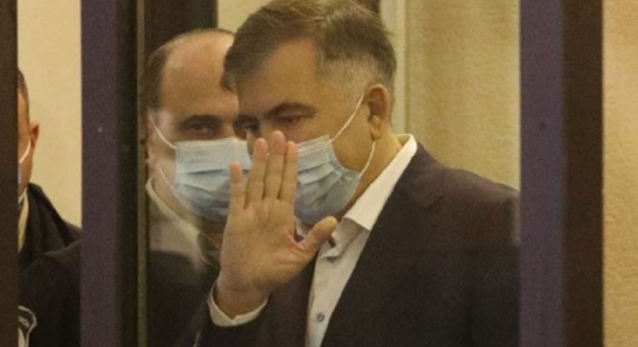 Saakashvili brought to court for the first time, clashes under the building: the situation in Georgia heats up