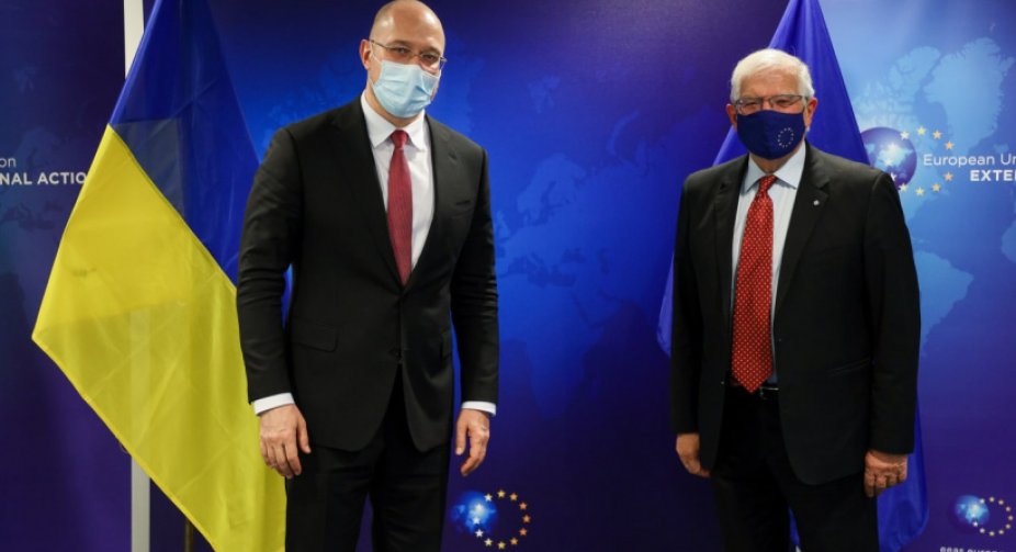ЄС повинен бути готовим до посилення санкцій, у разі чергової агресії РФ - Денис Шмигаль на зустрічі із Жозепом Боррелем