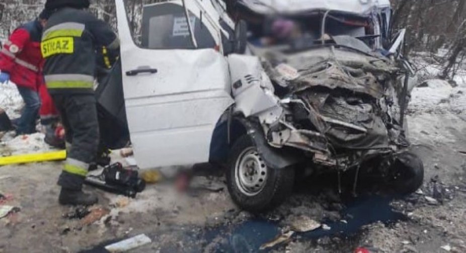 A truck and a minibus collided near Chernihiv: 13 people are reported dead