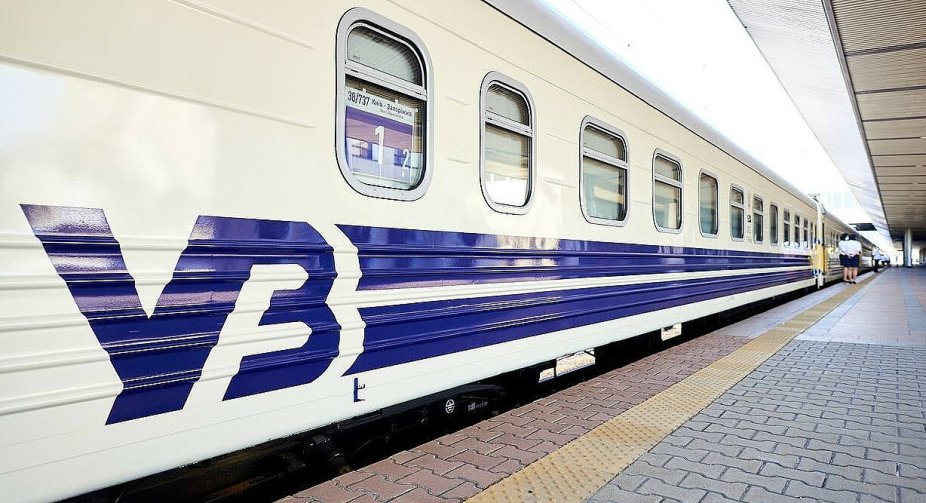 "Укрзалізниця" до свят запускає додаткові потяги