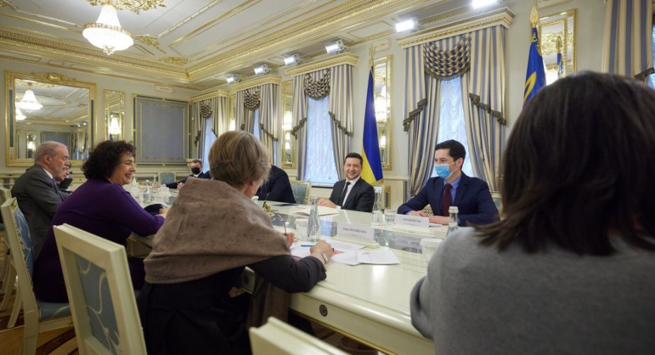 Володимир Зеленський провів зустріч із послами G7 та Євросоюзу в Україні
