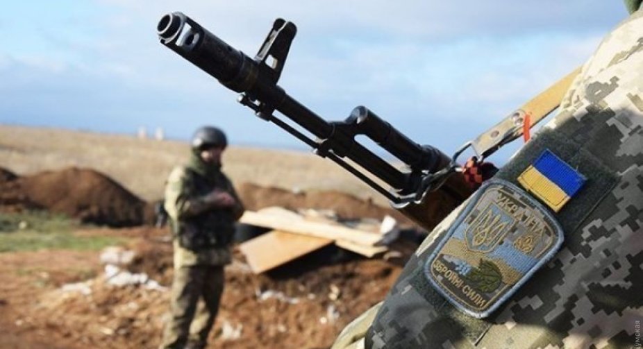 На Донбасі внаслідок обстрілу тяжко поранено військового
