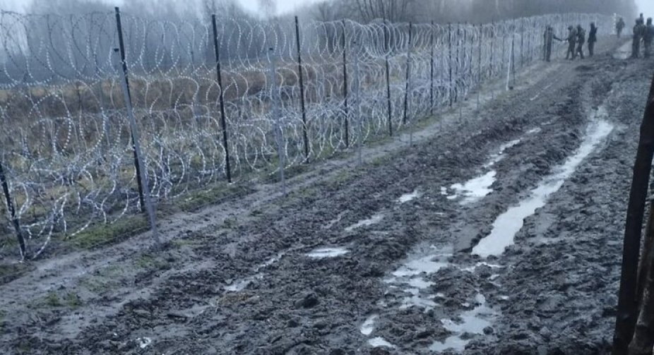Польських прикордонників на кордоні з Білоруссю закидали камінням