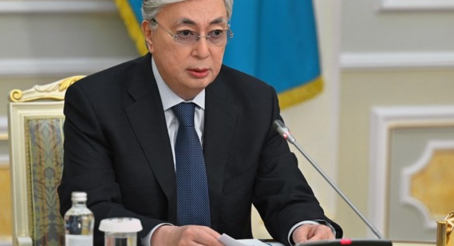 Президент Казахстану наказав відновити роботу банків та підтримати моральний дух військових