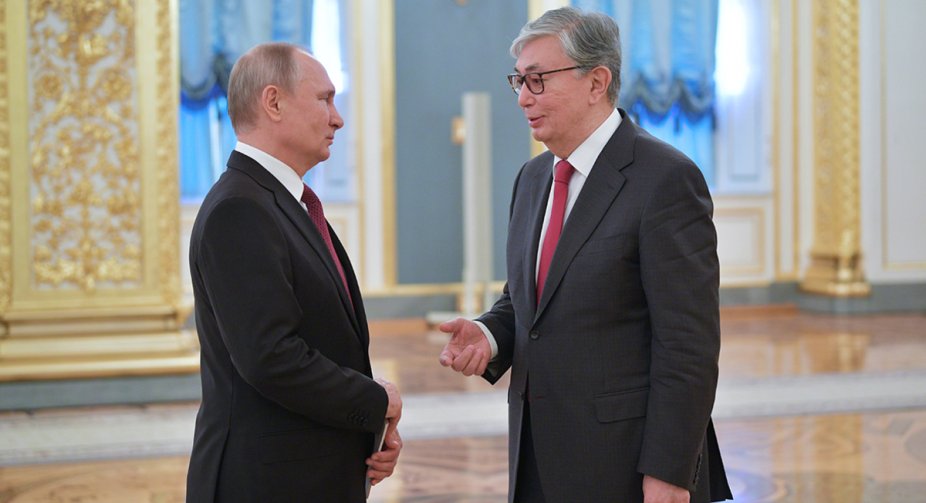 Токаєв поговорив із Путіним. Заявив, що ситуація в Казахстані розвивається у бік стабілізації