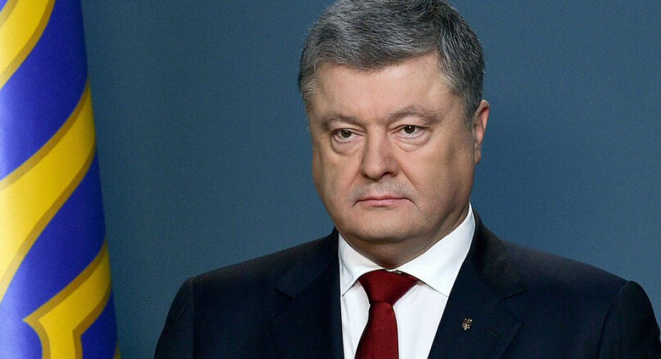 Печерський суд розпочав розгляд клопотання про обрання запобіжного заходу Порошенку. Із запізненням на 40 хвилин