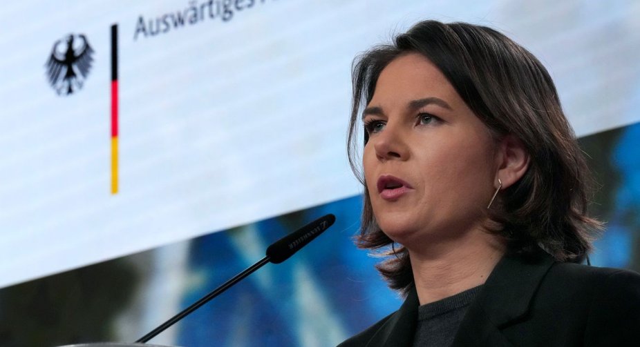Важко не розглядати як загрозу: Бербок про 100-тисячну армію РФ біля кордонів України