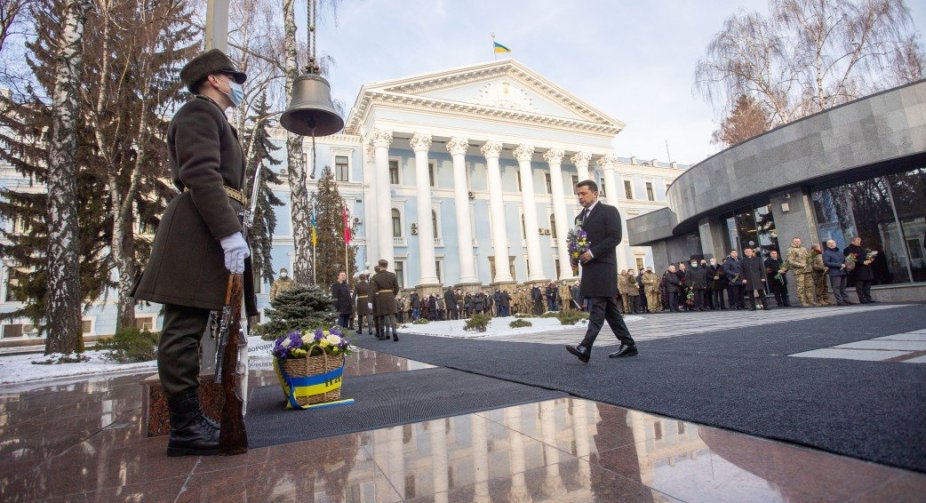 Зеленський вшанував пам'ять воїнів, які загинули за незалежність України