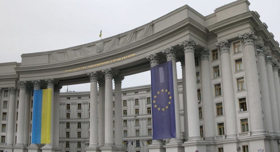 У МЗС України прокоментували евакуацію сімей дипломатів