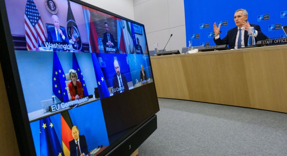 Генеральний секретар НАТО та Президент США онлайн обговорили Україну