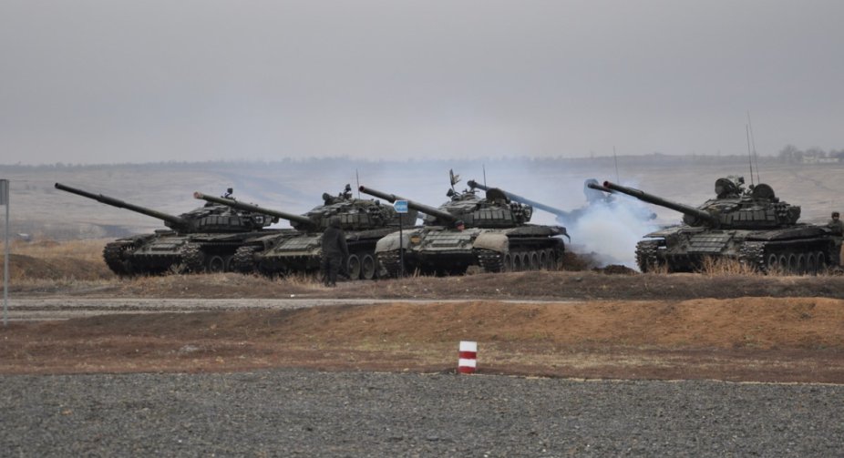 Російські танки проводять стрілянини в окупованому Криму