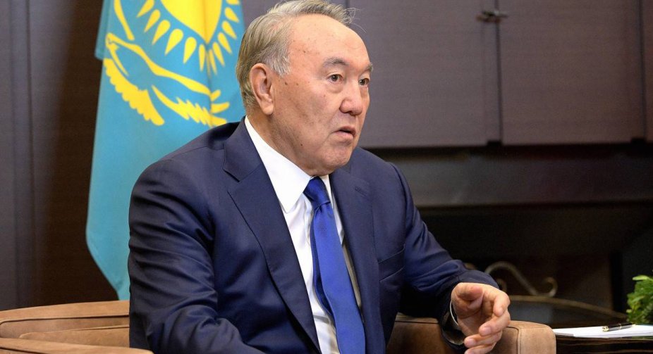Назарбаєва позбавили довічного головування в Радбезі