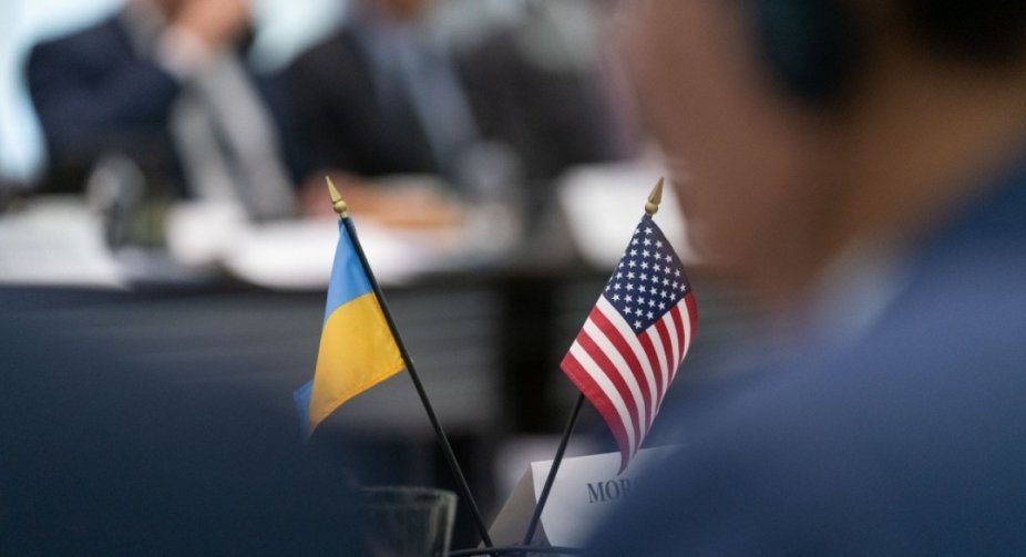 Посольство США радить американцям «розглянути можливість виїзду» з України
