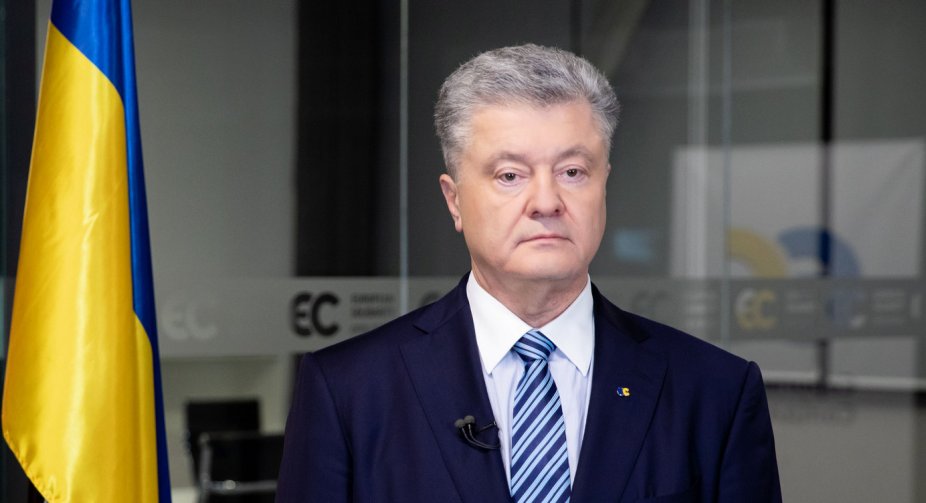 Порошенко прийшов на допит у ГБР. Від надання свідчень відмовився