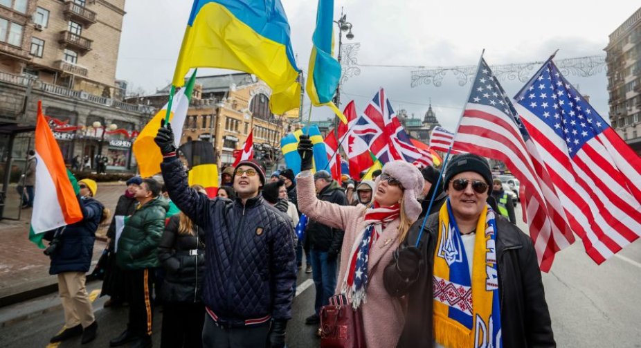 Іноземці у Києві провели акцію на підтримку України