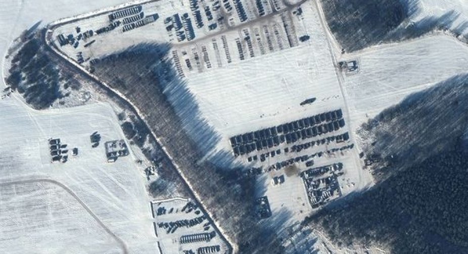 Супутникові знімки зафіксували розгортання військ на кордоні Білорусі з Україною - Reuters