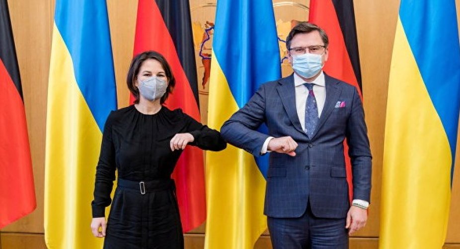 Глави МЗС України та Німеччини обговорили питання постачання зброї: “знайшли й точки дотику”