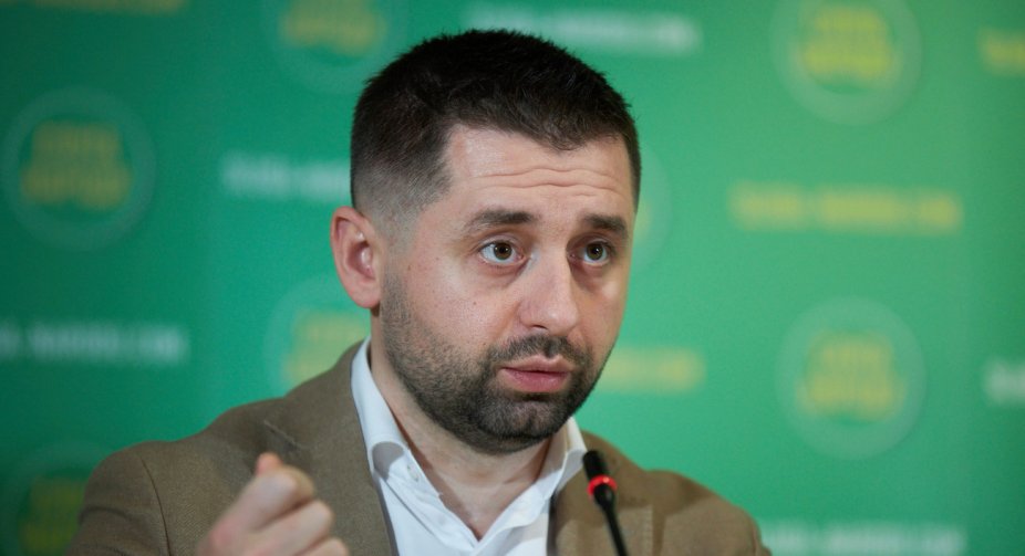 Українським чиновникам заборонять покидати Україну у разі воєнного стану