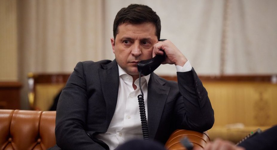 Зеленський зателефонував Макрону – говорили про загострення на Донбасі