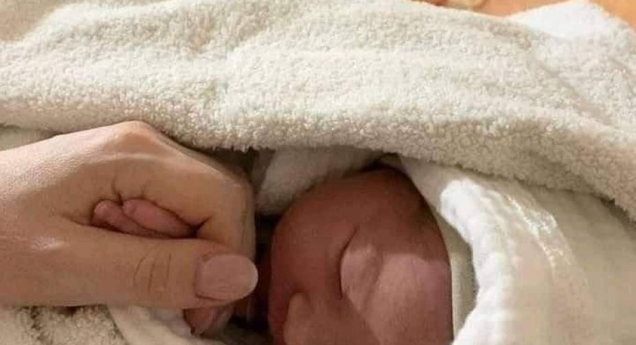 У Київському метро, ​​в якому люди ховаються від обстрілів, 2 години тому народилася дитина(фото)