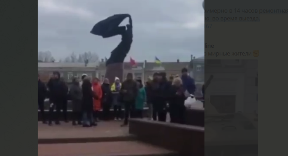В окупованому Бердянську відбувається мітинг протесту. Окупантів змусили виїхати
