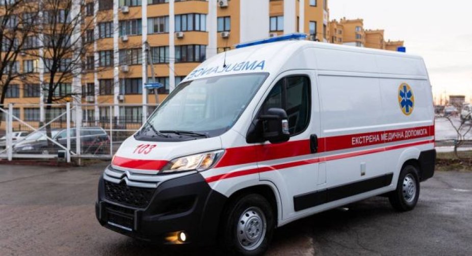 Російська армія заблокувала роботу швидкої допомоги у Тростянці