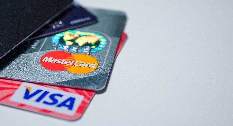 Visa та Mastercard призупиняють свою діяльність у Росії