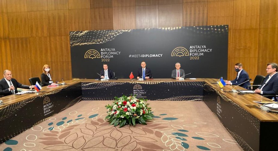 Kuleba and Lavrov begin meeting in Antalya