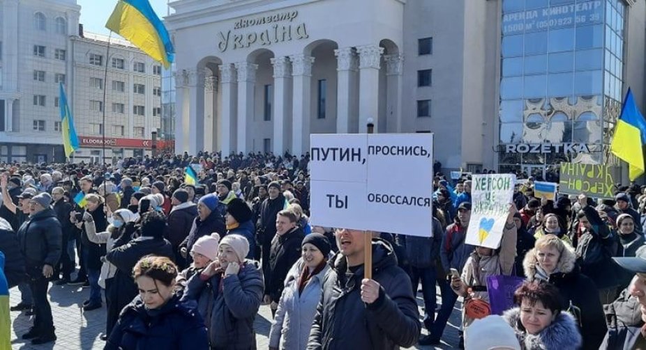В окупованих містах продовжуються мітинги протесту
