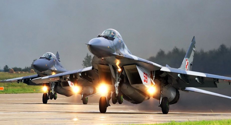Рішення про передачу літаків МіГ-29 Україні мають приймати всі члени НАТО, - МЗС Польщі