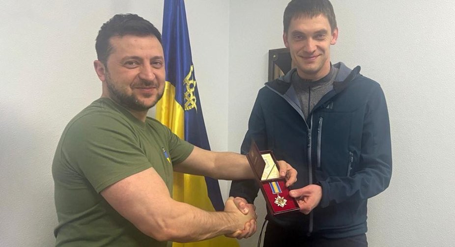 Зеленський нагородив звільненого з полону мера Мелітополя орденом "За мужність" ІІІ ступеня