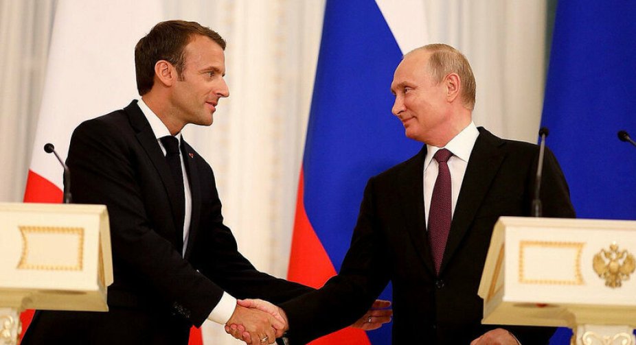 Макрон закликав Путіна зупинити блокаду Маріуполя
