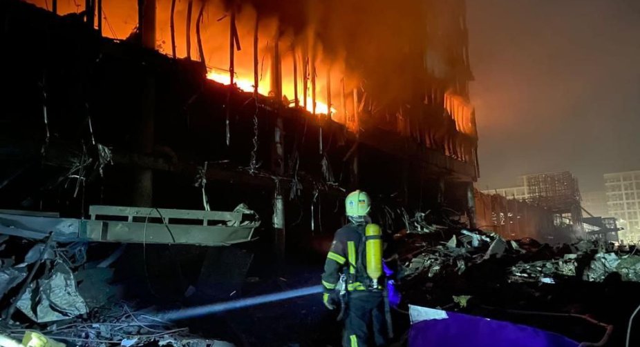  Eight people were killed in the shelling of the shopping center in the Podilsky district of Kiev