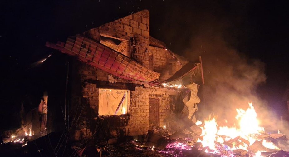 Ворог вранці знову обстріляв Київ: загорілися житлові будинки, 4 людей травмовано