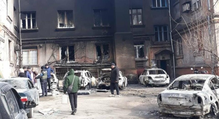 Російські окупанти насильно вивозять тисячі жителів Маріуполя до Росії, автобуси для евакуації у Запоріжжі заблоковані