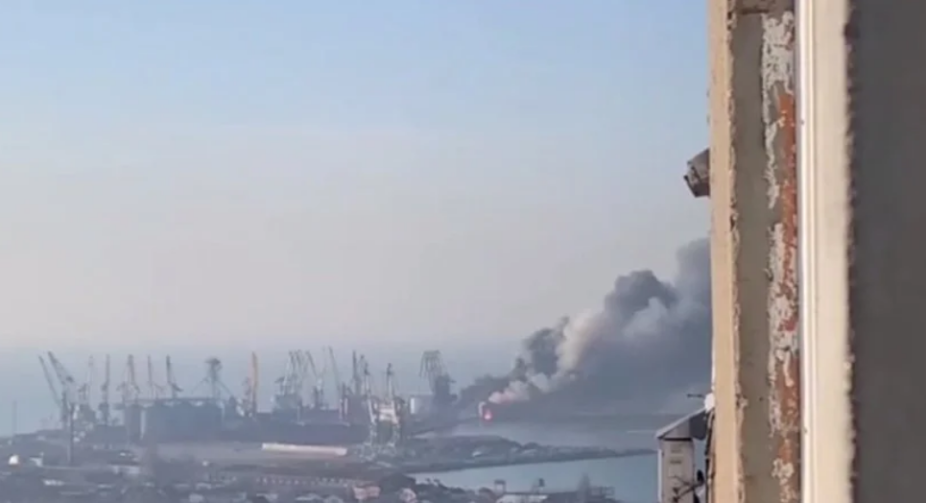 Two more occupant ships and 3,000 tons of fuel with shells burned in Berdyansk 