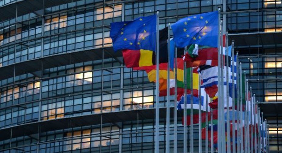 More than a hundred MEPs demand a full trade embargo against Russia