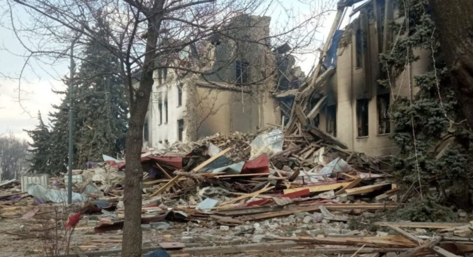 В Драматичному театрі Маріуполя загинуло близько 300 людей - мерія міста
