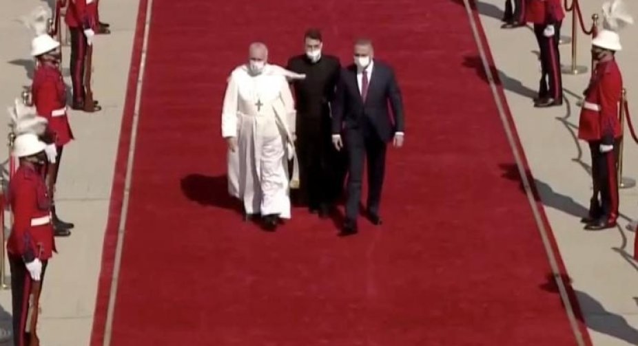 Папа Римський вперше прилетів в Ірак