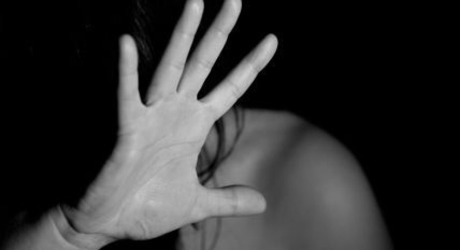 У Маріуполі окупанти кілька днів по черзі ґвалтували жінку на очах її 6-річного сина: вона померла від ран