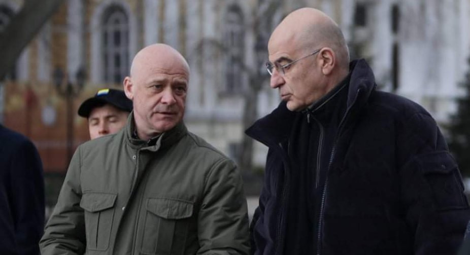 Одесу відвідав міністр закордонних справ Греції та передав гуманітарну допомогу